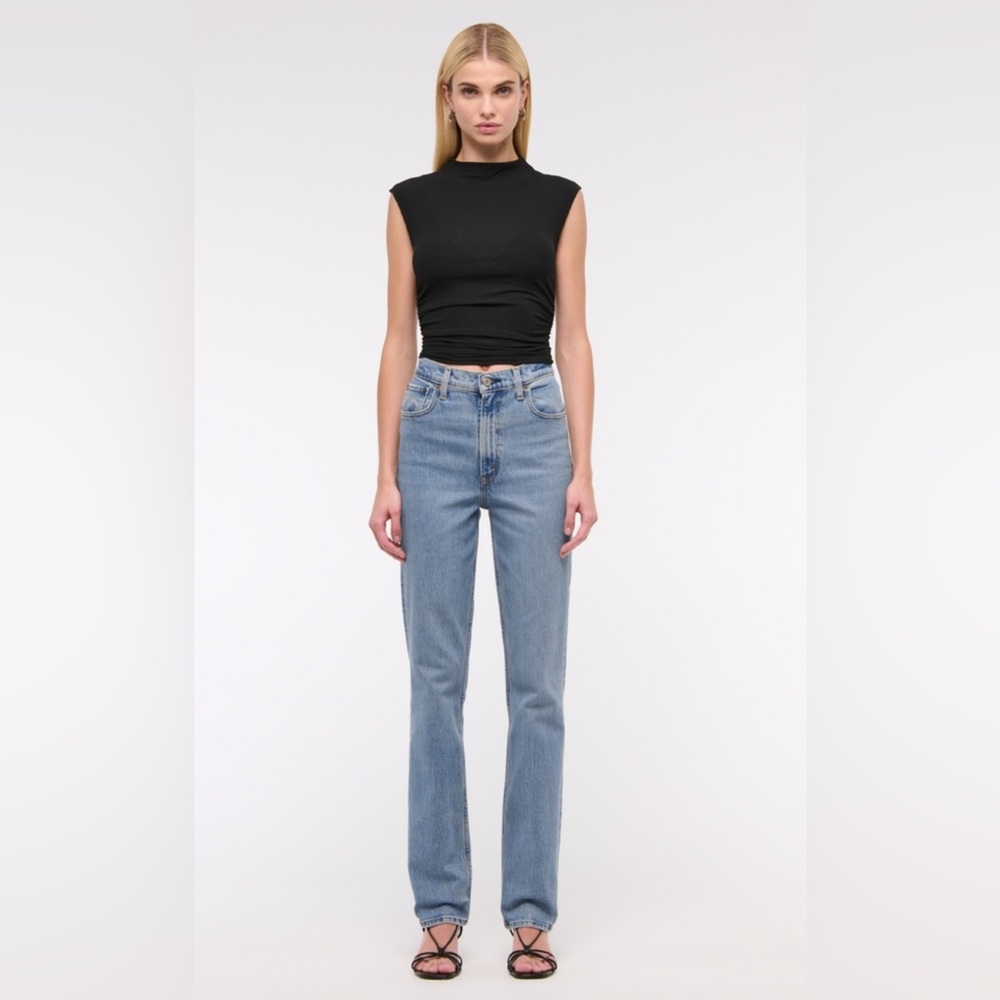 Abercrombie & Fitch Ultra High Rise 90s Straight Jeans